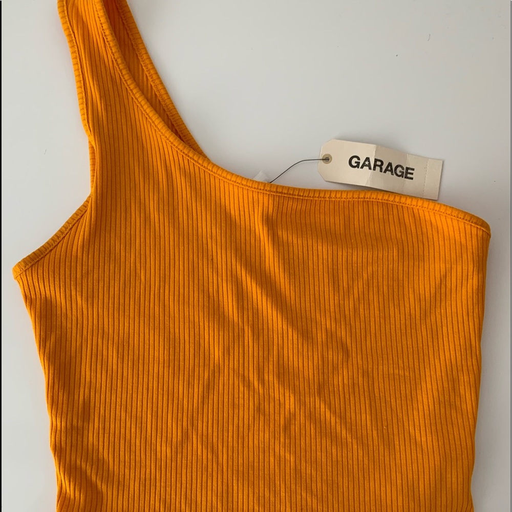 One shoulder crop top